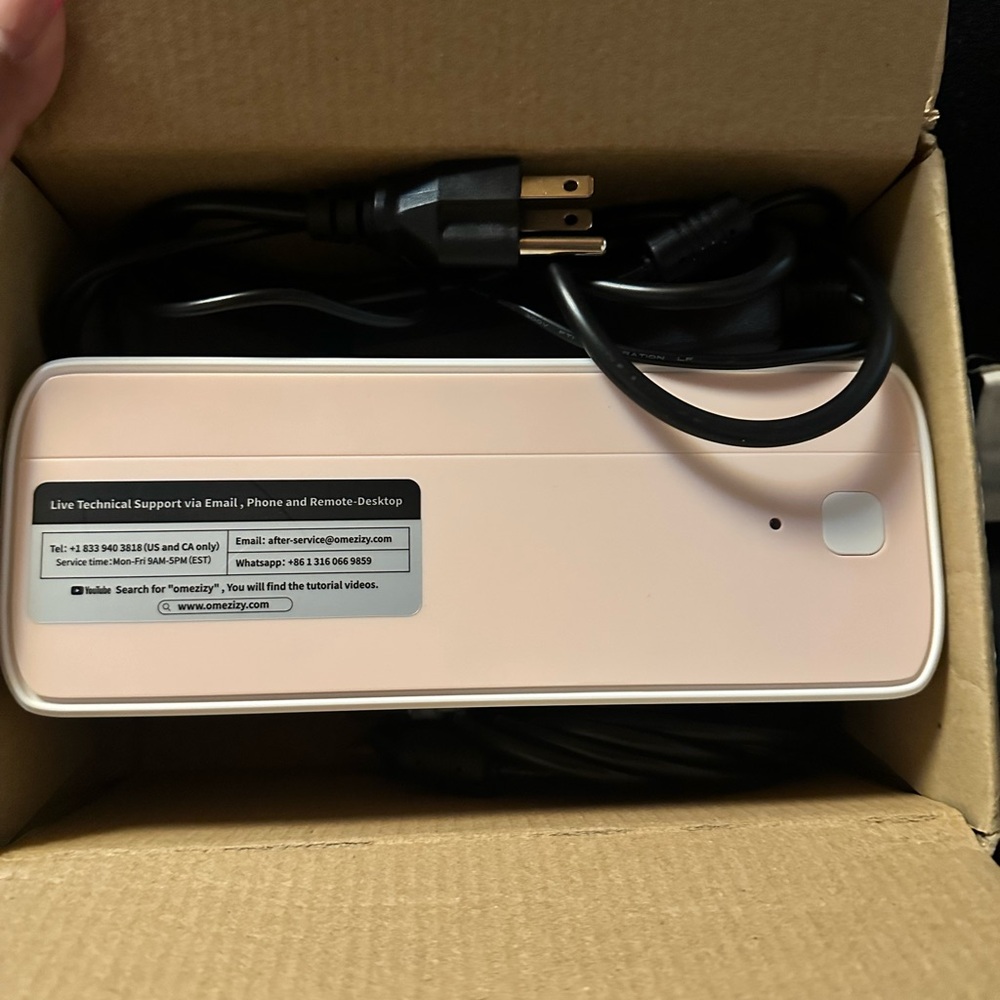 Compact Pink Label Printer - Picture 3 of 4